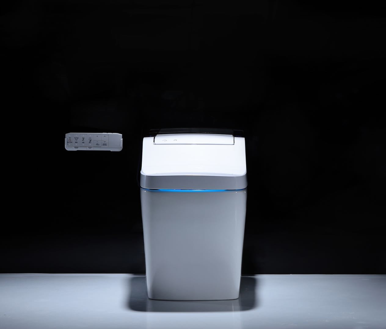 817A Cube Comfort Smart Toilet