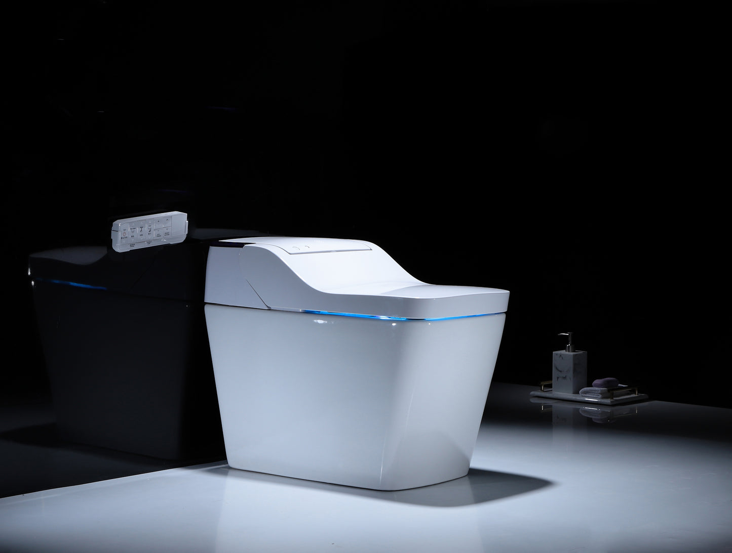 817A Cube Comfort Smart Toilet