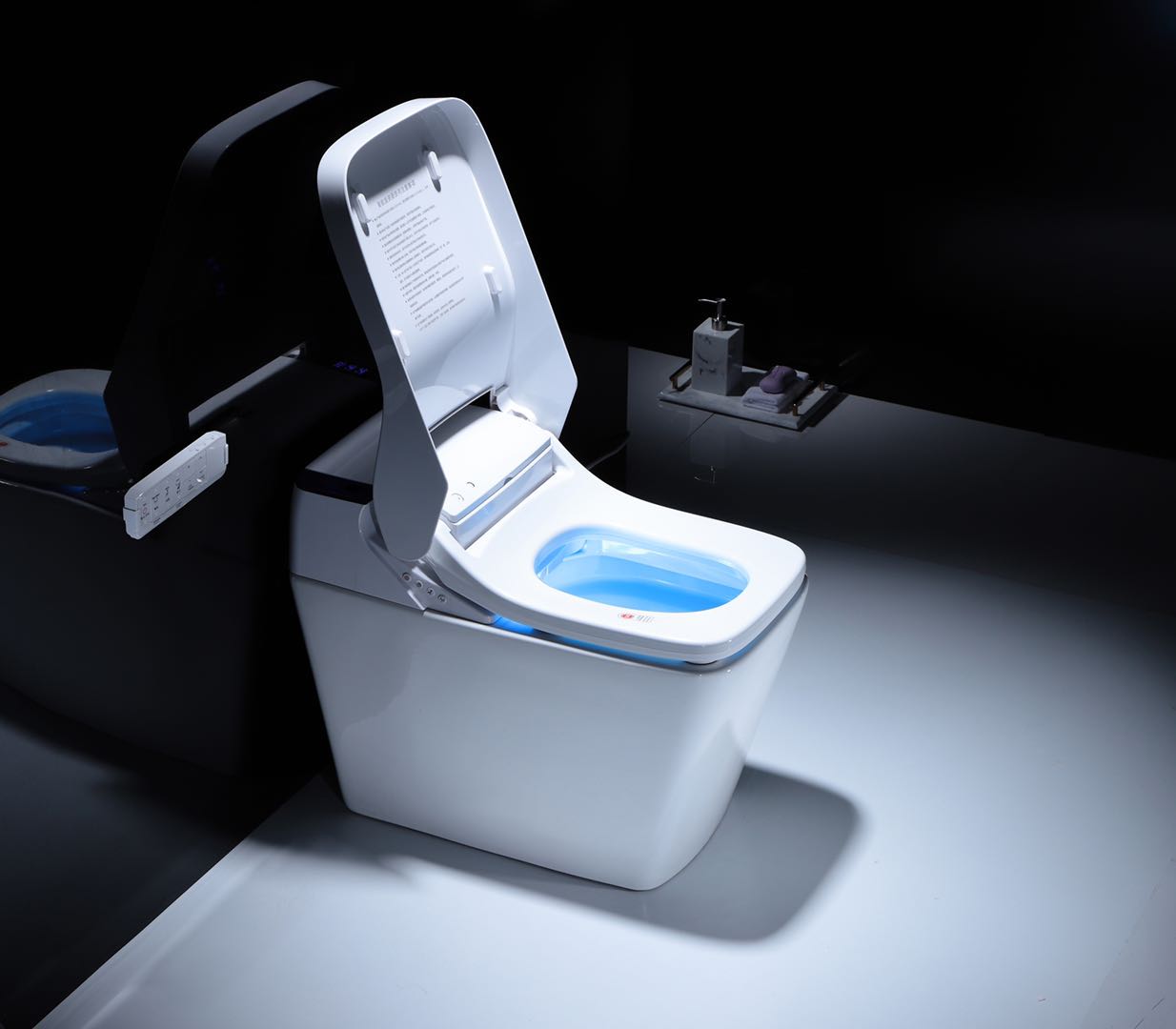 817A Cube Comfort Smart Toilet